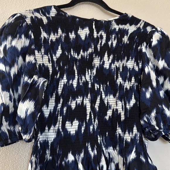 Express Floral Smocked Cream and Blue Puff Sleeve Linen Blouse| Large - Picture 6 of 6